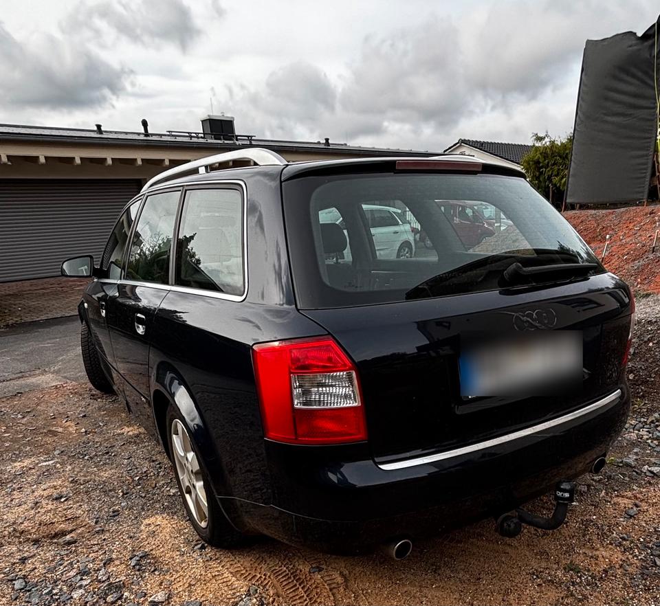 Audi A4 2004 — interior