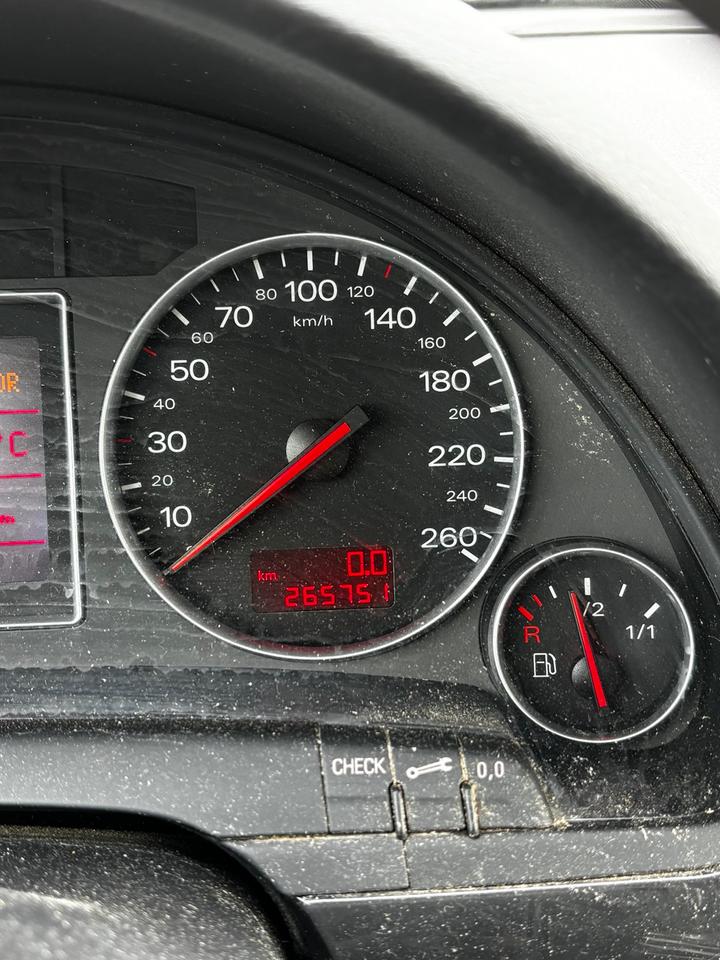 Audi A4 2004 — photo 6