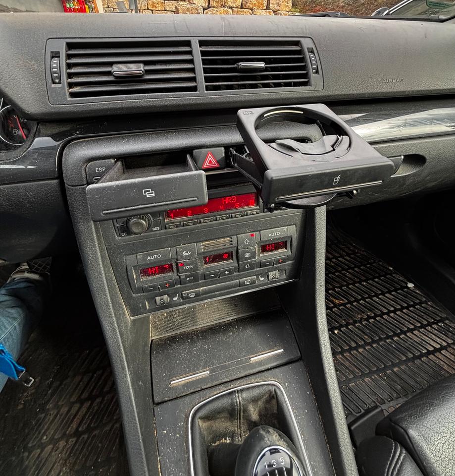 Audi A4 2004 — photo 8
