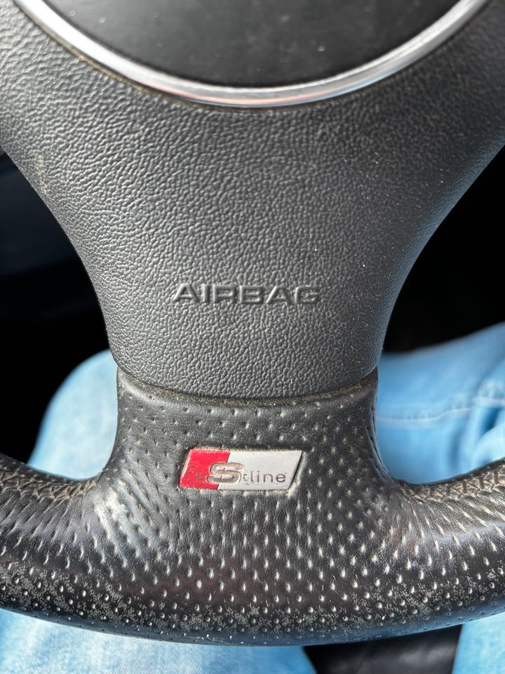 Audi A4 2004 — photo 9