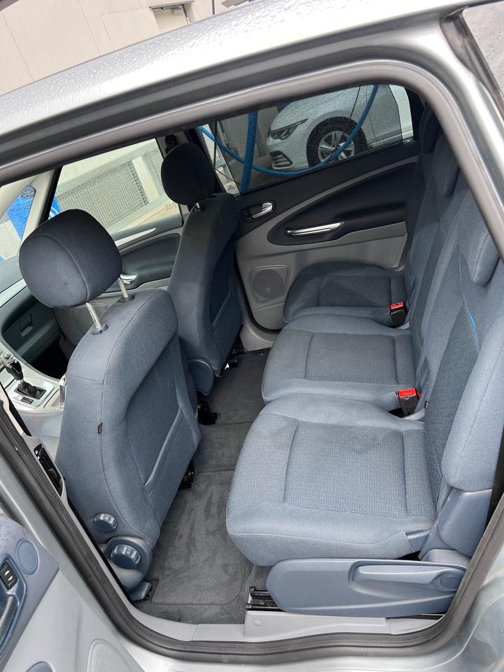 Ford S-Max 2009 — photo 11