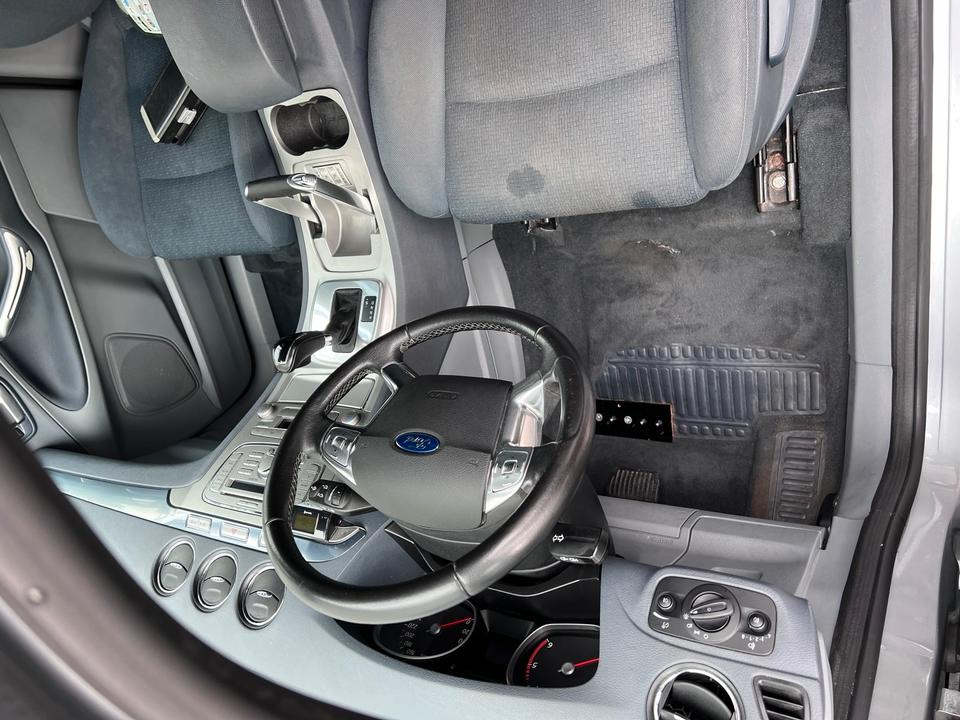 Ford S-Max 2009 — photo 9