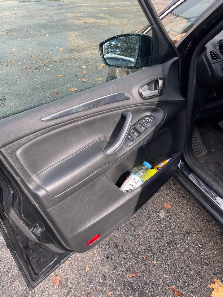 Ford S-Max 2013 — photo 19