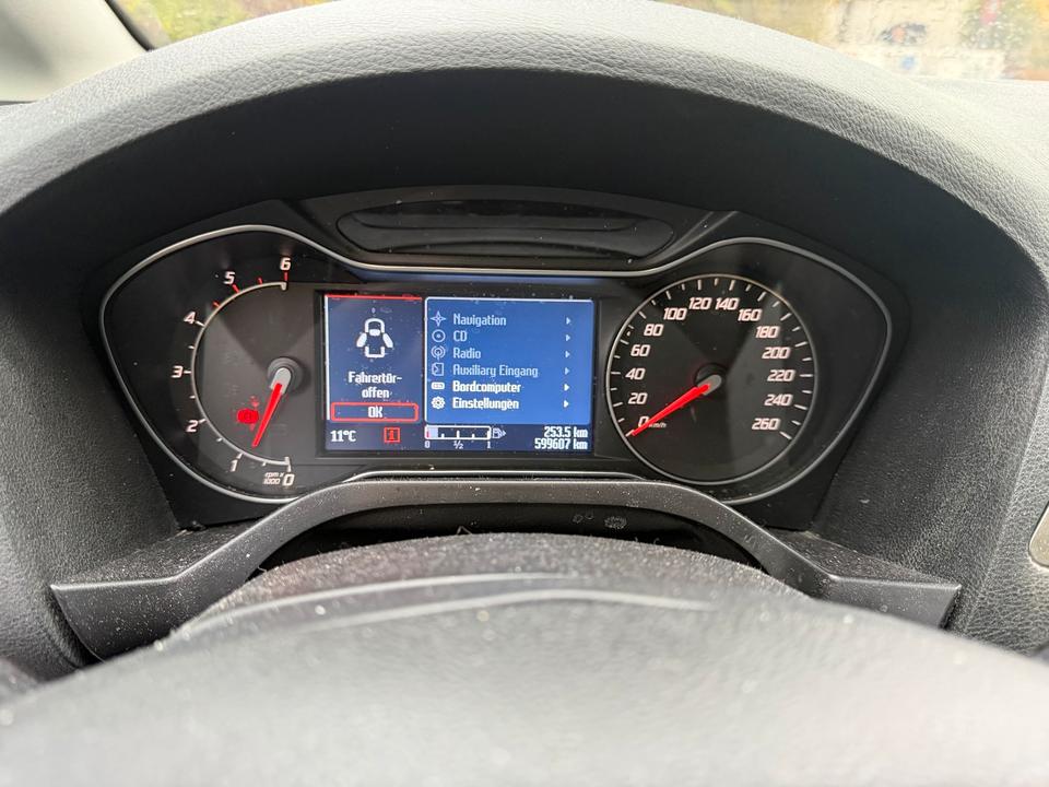 Ford S-Max 2011 — photo 10
