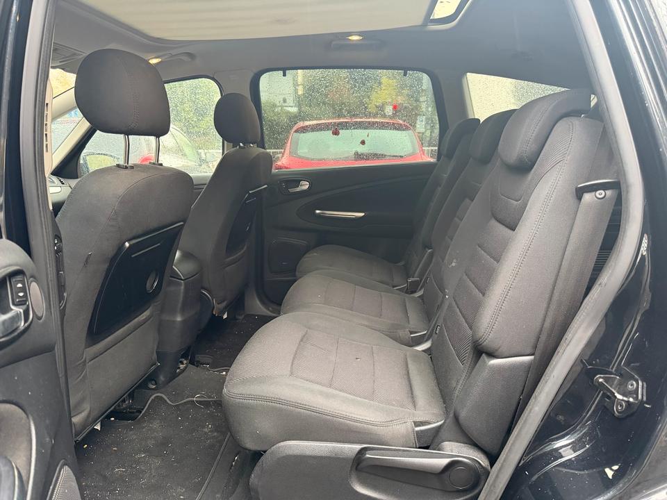 Ford S-Max 2011 — photo 11