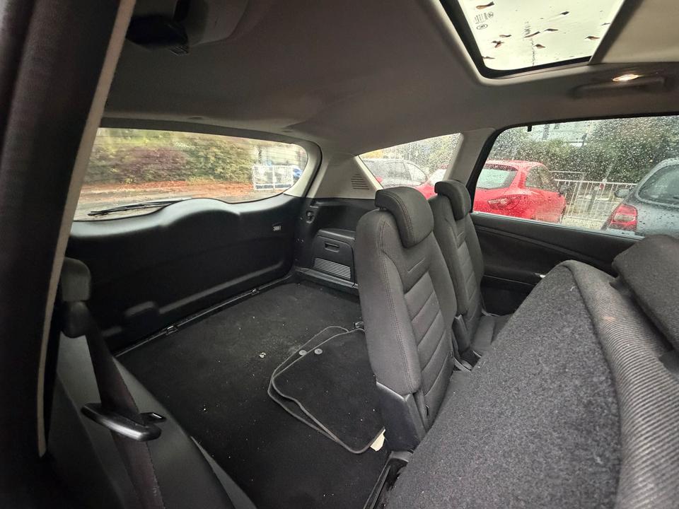 Ford S-Max 2011 — photo 13