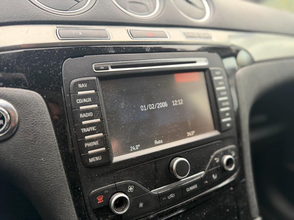 Ford S-Max 2011 — photo 8
