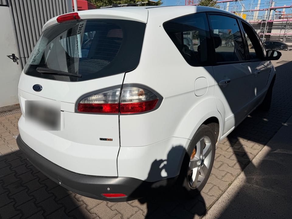 Ford S-Max 2010 — салон