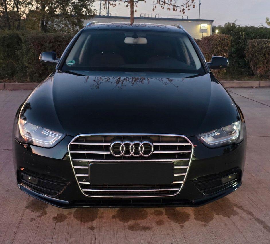 Audi A4 2012 — салон
