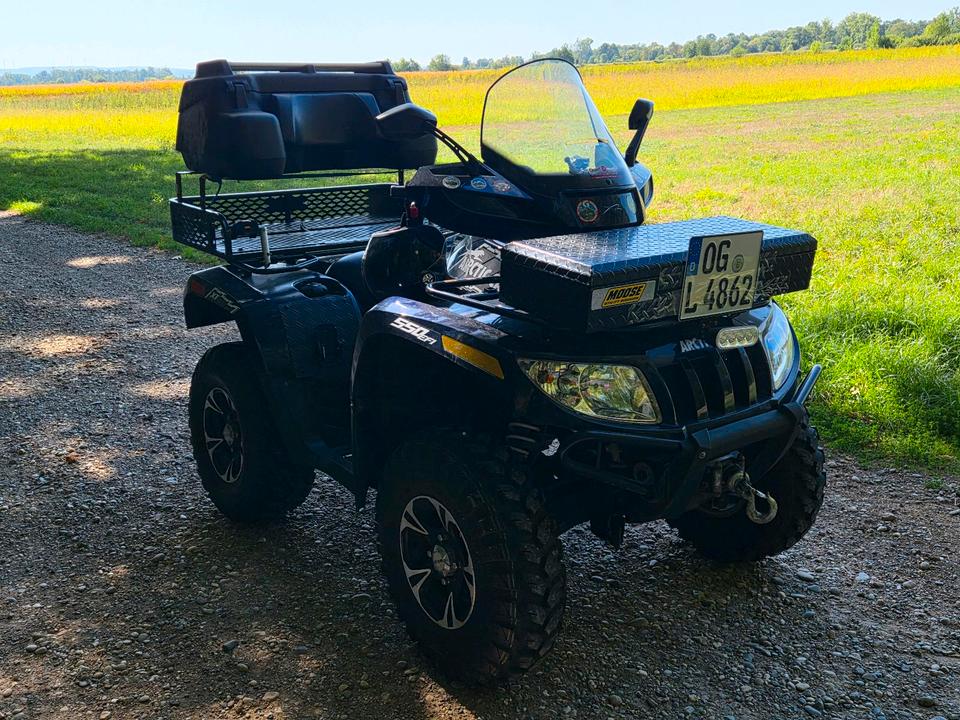 Weitere Motorräder Arctic Cat 550 EFI 4X4 Quad 2015 — rear view