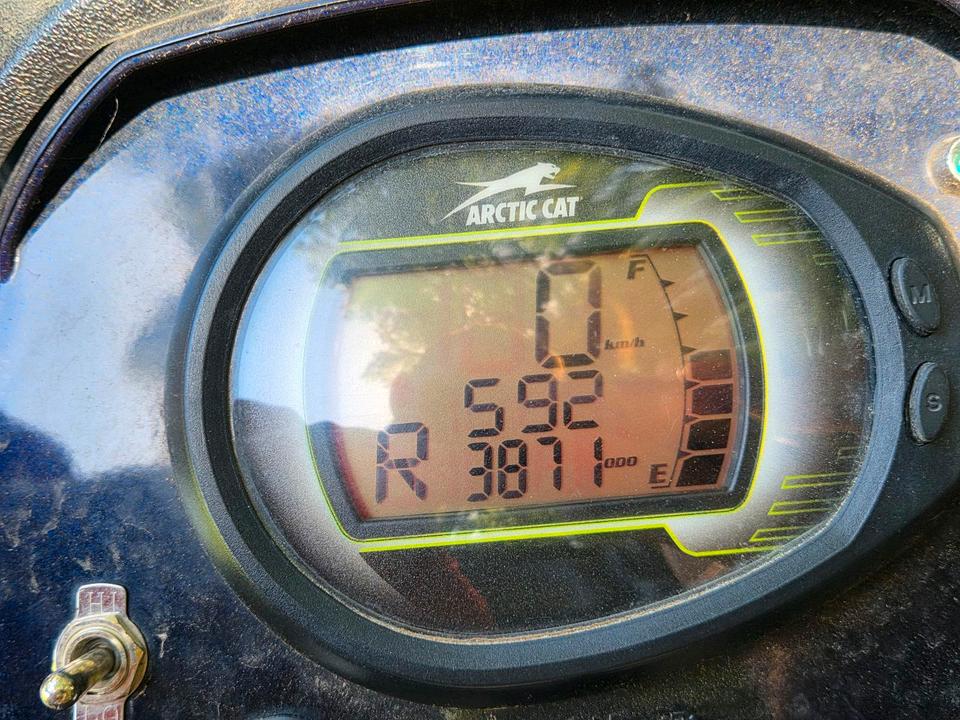 Weitere Motorräder Arctic Cat 550 EFI 4X4 Quad 2015 — photo 5