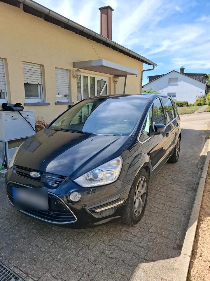 Ford C-Max 2010 — вигляд ззаду
