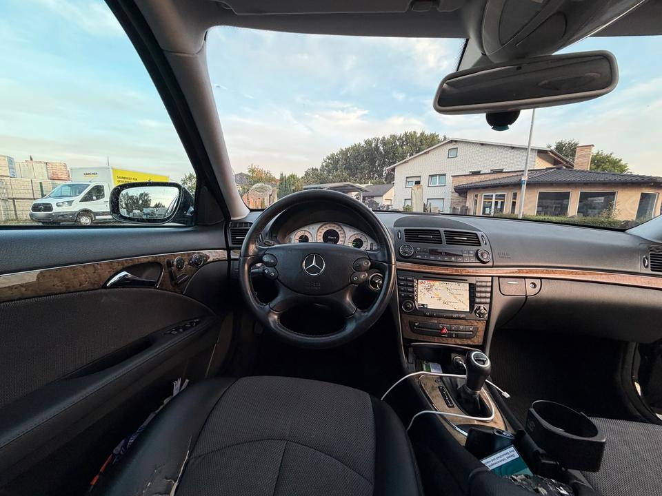Mercedes Benz E 320 2006 — photo 14