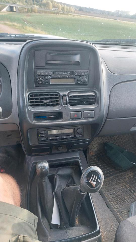 Nissan Navara 2005 — photo 8