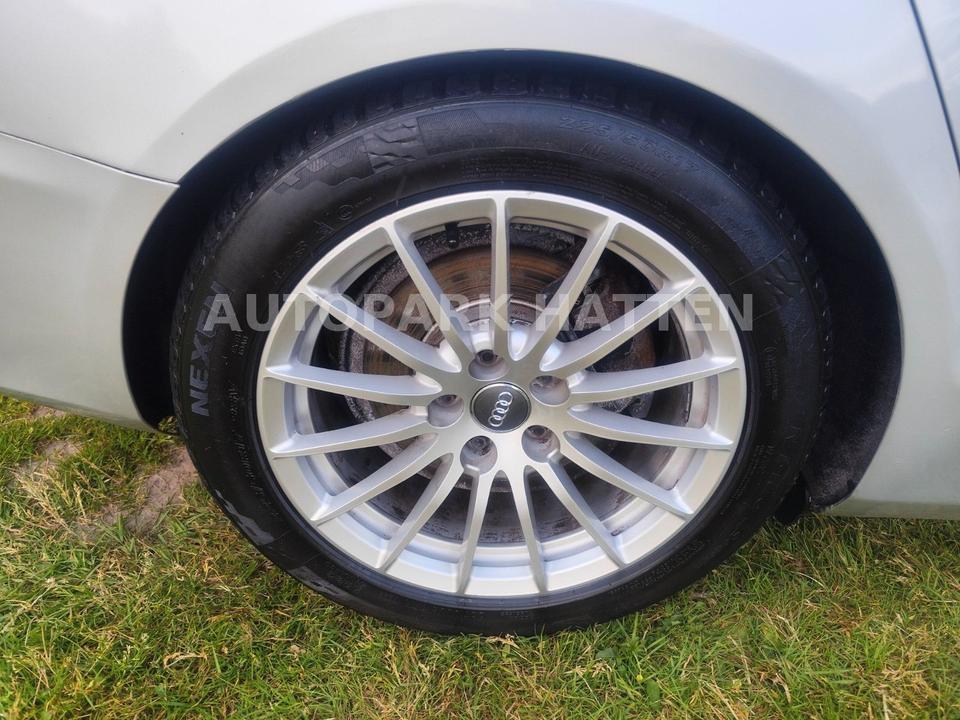 Audi A4 2011 — photo 26