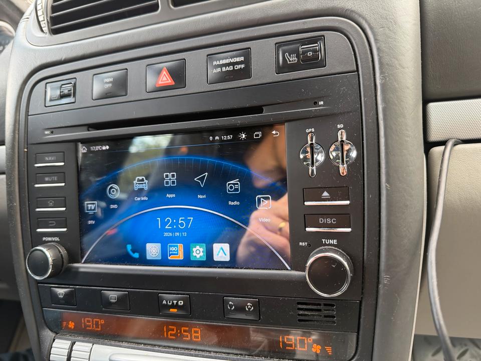 Porsche Cayenne 2004 — interior