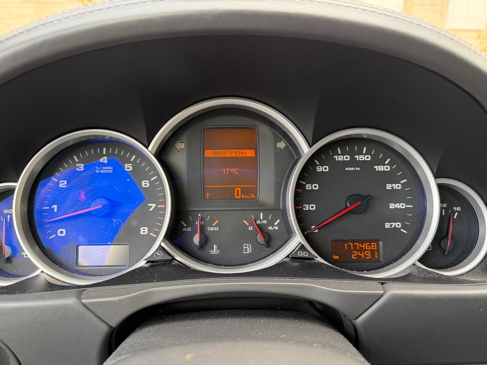 Porsche Cayenne 2004 — engine