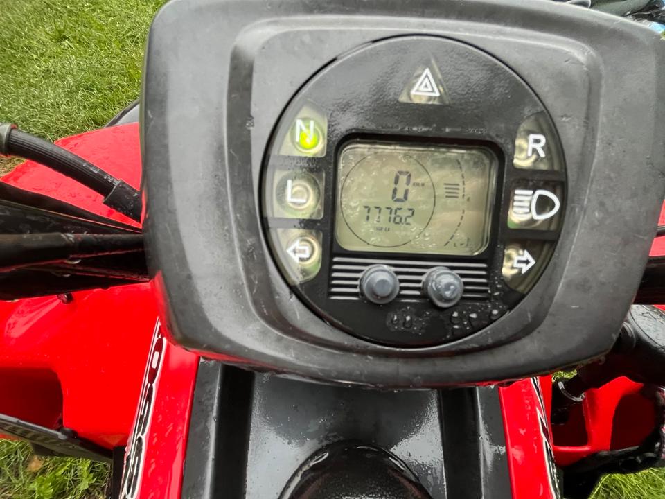  Aeon quad 300 2014 — interior