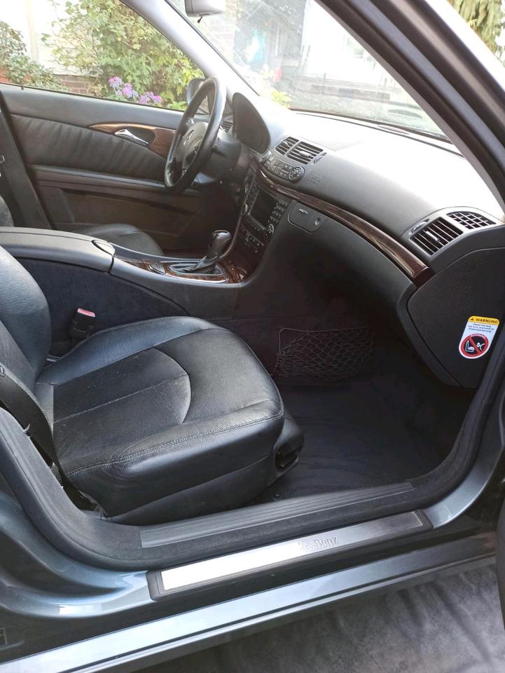 Mercedes Benz E 220 2006 — photo 13