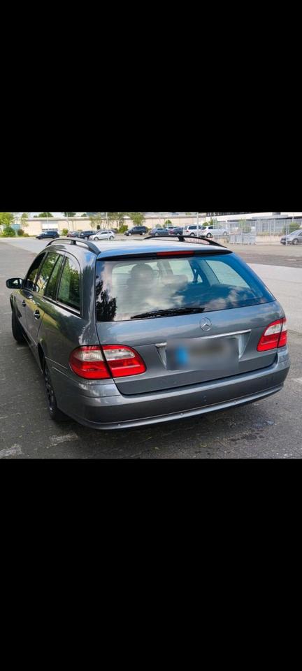 Mercedes Benz E 220 2006 — interior