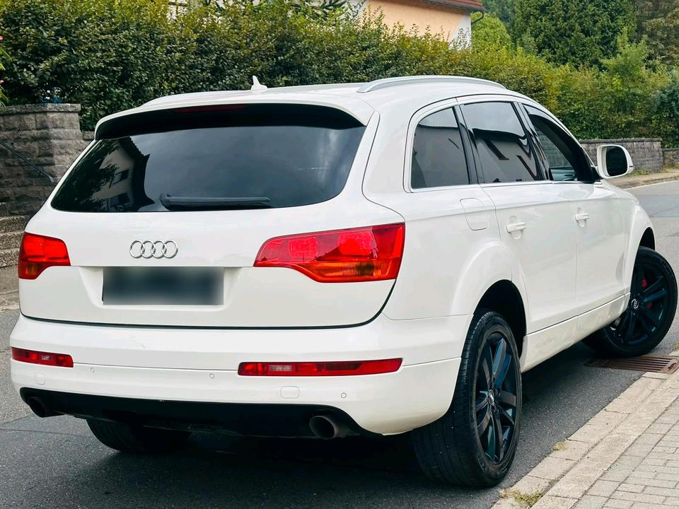 Audi Q7 2009 — салон