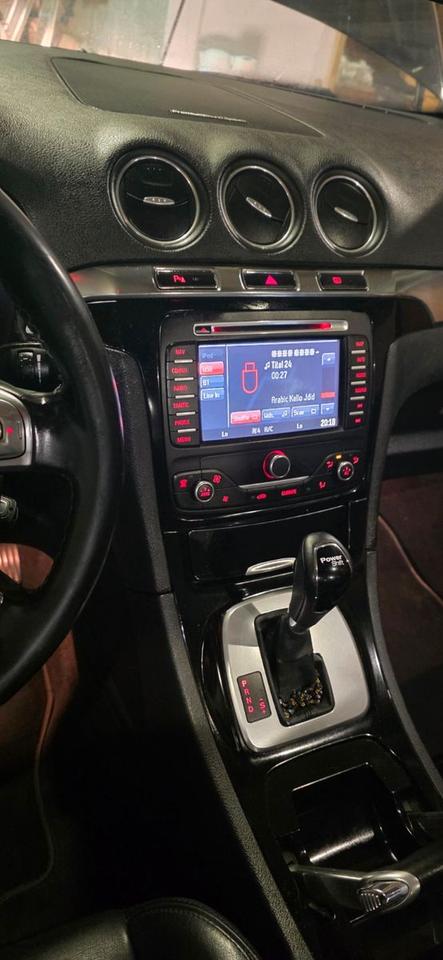 Ford S-Max 2011 — interior