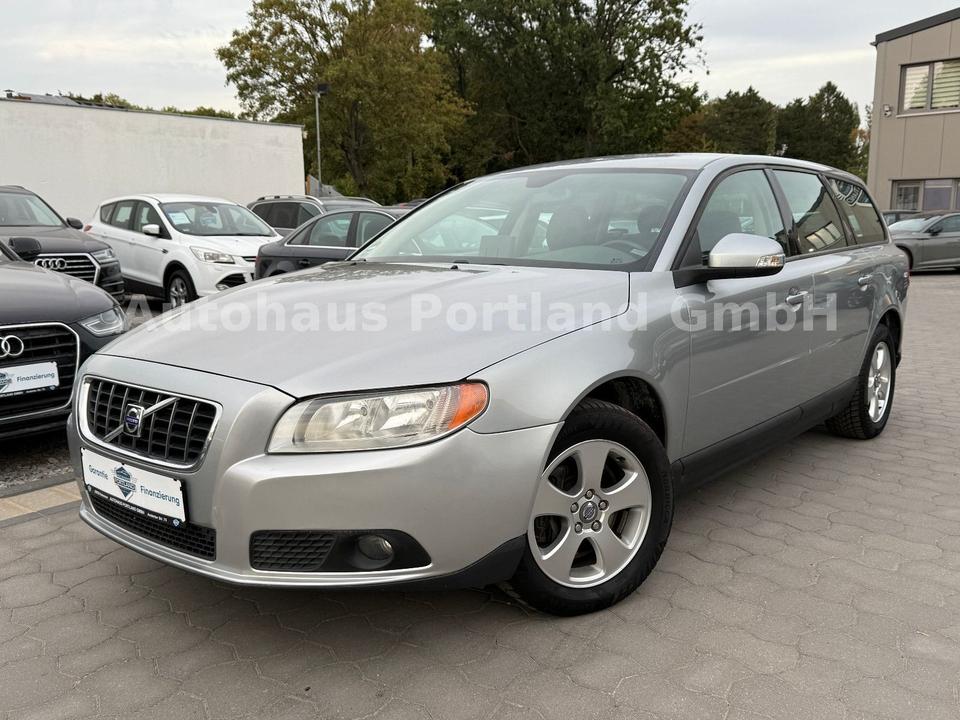 Volvo V70 2007 — rear view