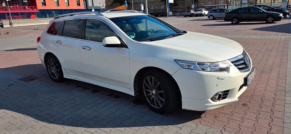 Honda Accord 2011 — салон