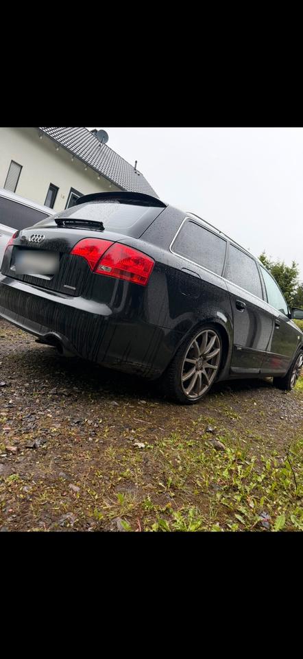 Audi A4 2005 — салон