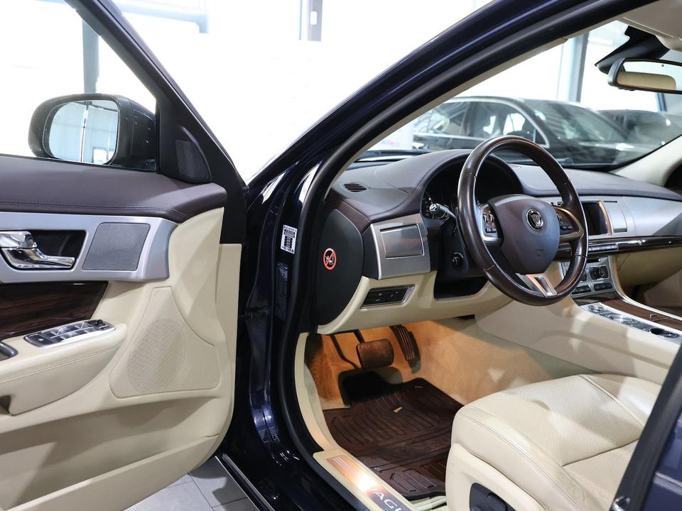 Jaguar XF 2013 — photo 14