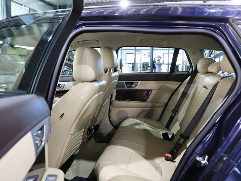 Jaguar XF 2013 — photo 18
