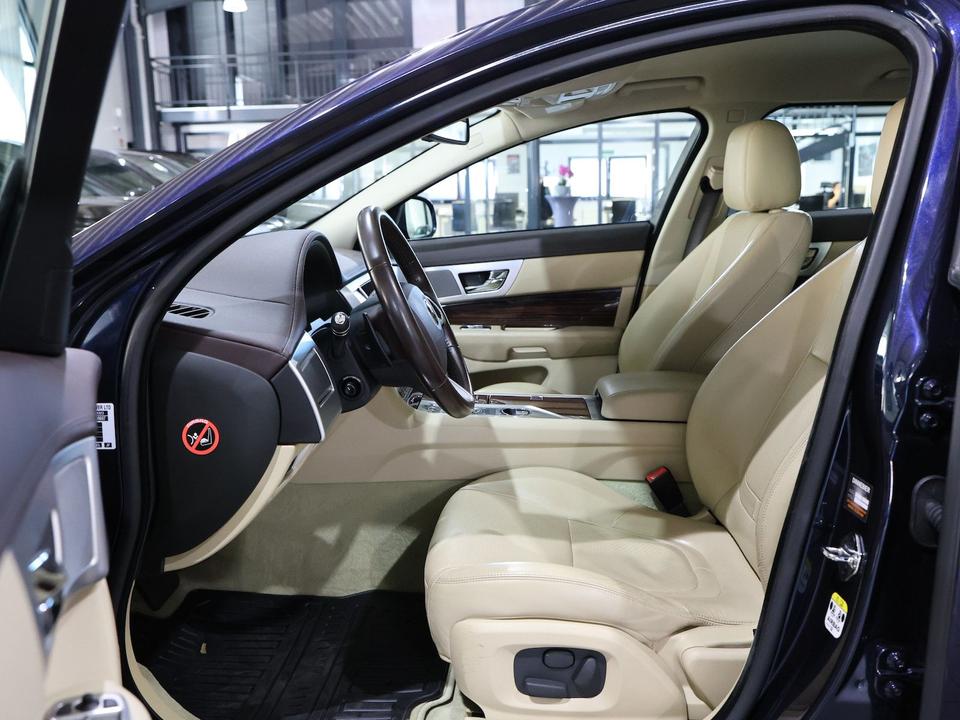 Jaguar XF 2013 — photo 19