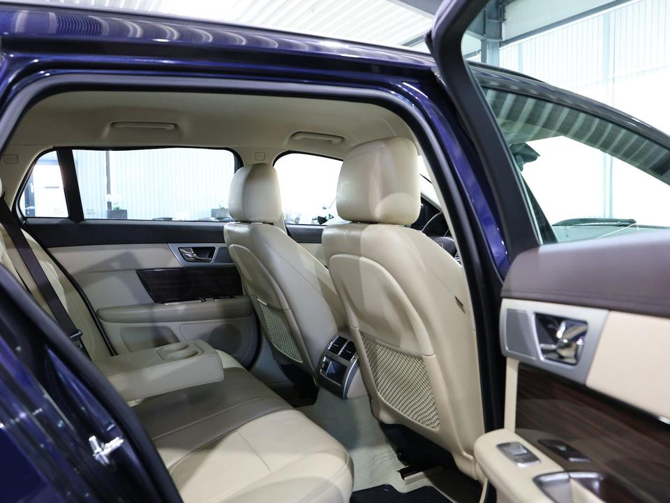 Jaguar XF 2013 — photo 20