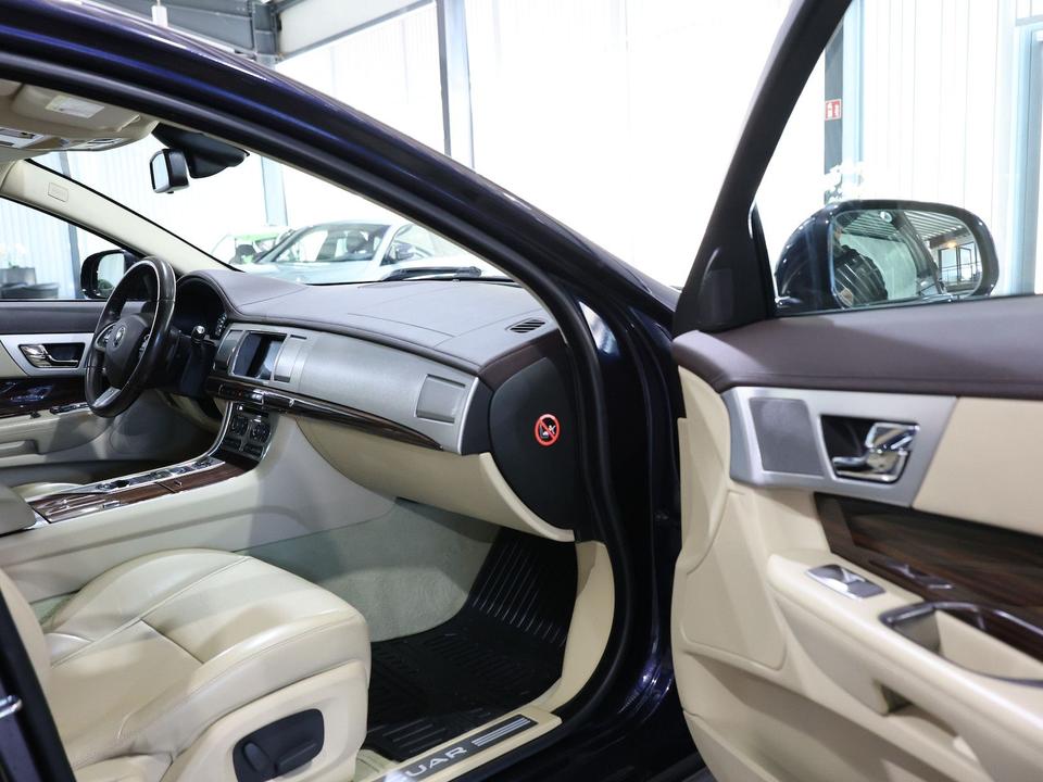 Jaguar XF 2013 — photo 21