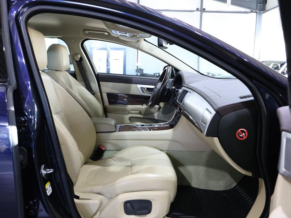 Jaguar XF 2013 — photo 22