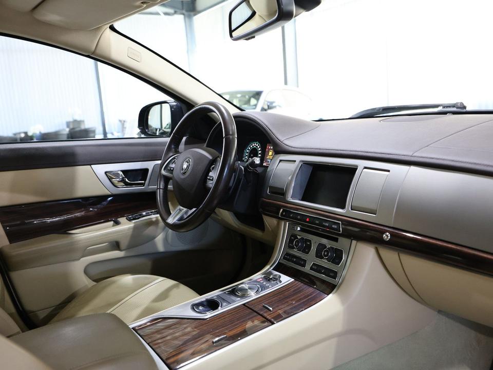Jaguar XF 2013 — photo 23