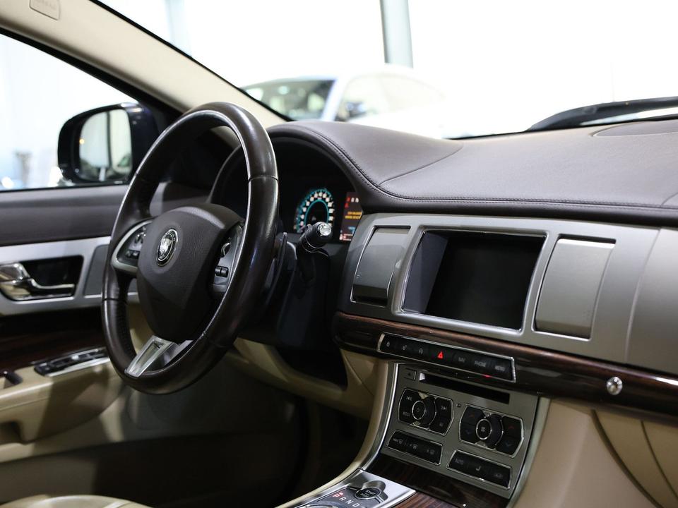Jaguar XF 2013 — photo 24
