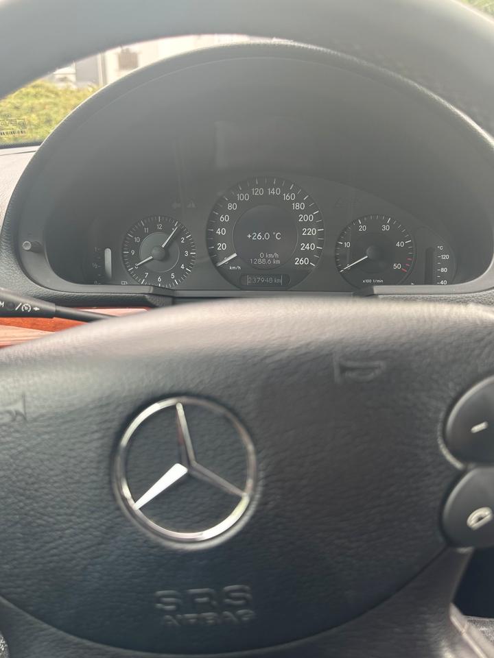 Mercedes Benz 220 2006 — photo 12