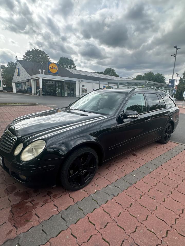 Mercedes Benz 220 2006 — rear view