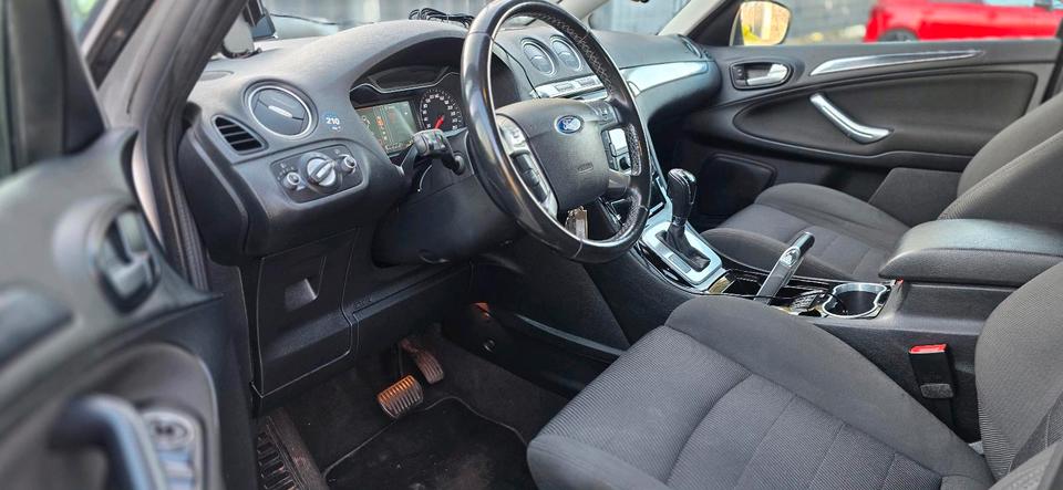 Ford S-Max 2011 — photo 11