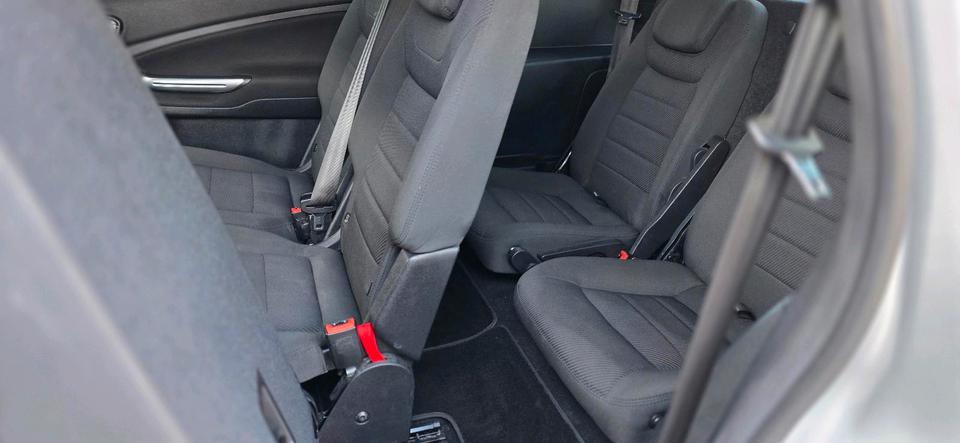 Ford S-Max 2011 — photo 12