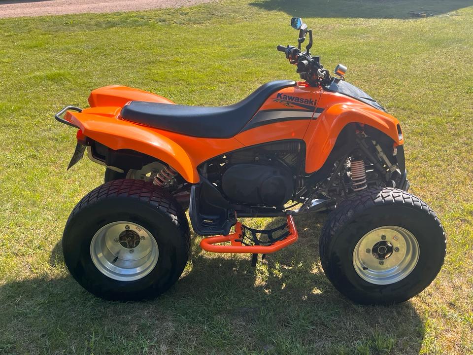 Kawasaki KFX 700 – 1. Hand, LOF, unfallfrei, TÜV 03/2028 2005 — engine 700 ccm