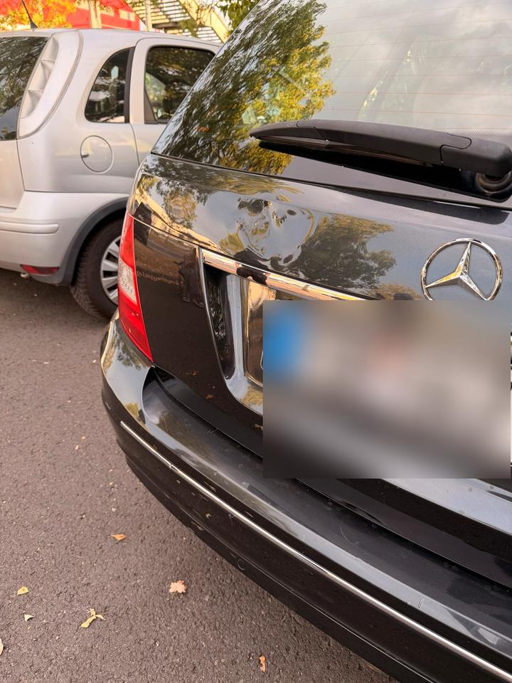 Mercedes Benz C 200 2011 — rear view
