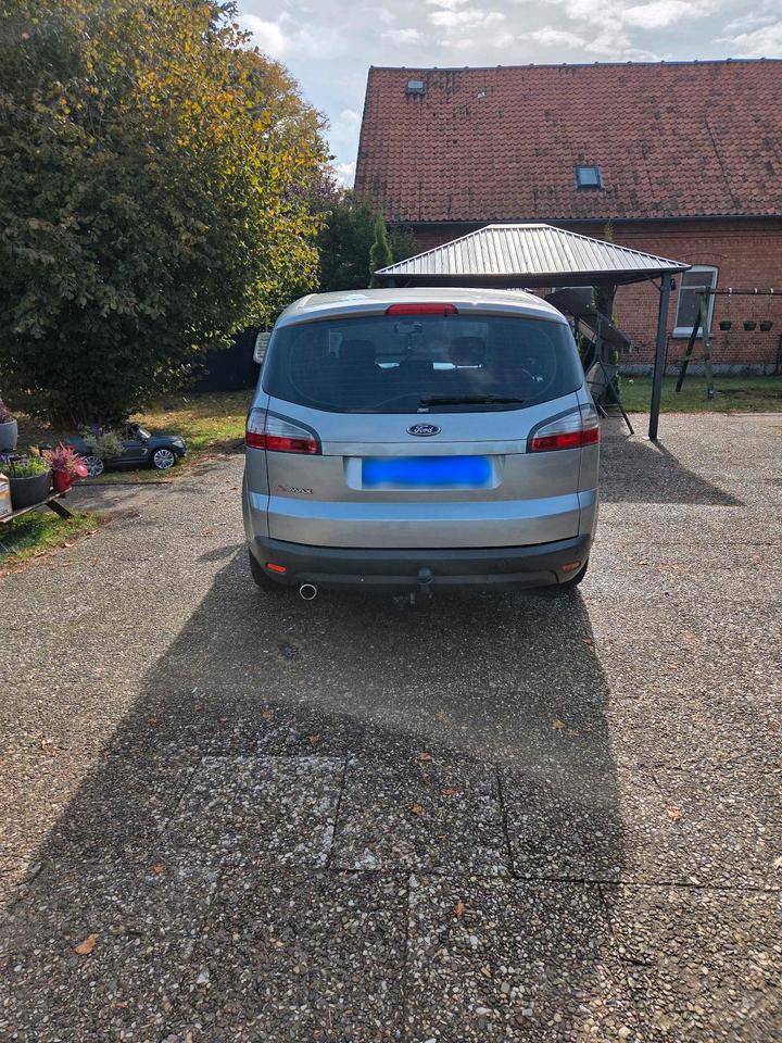 Ford S-Max 2008 — rear view