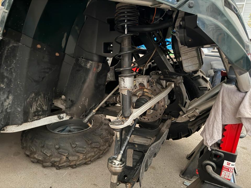 Weitere Motorräder Quad CanAm Outlander Bombardier 2010 — вигляд ззаду