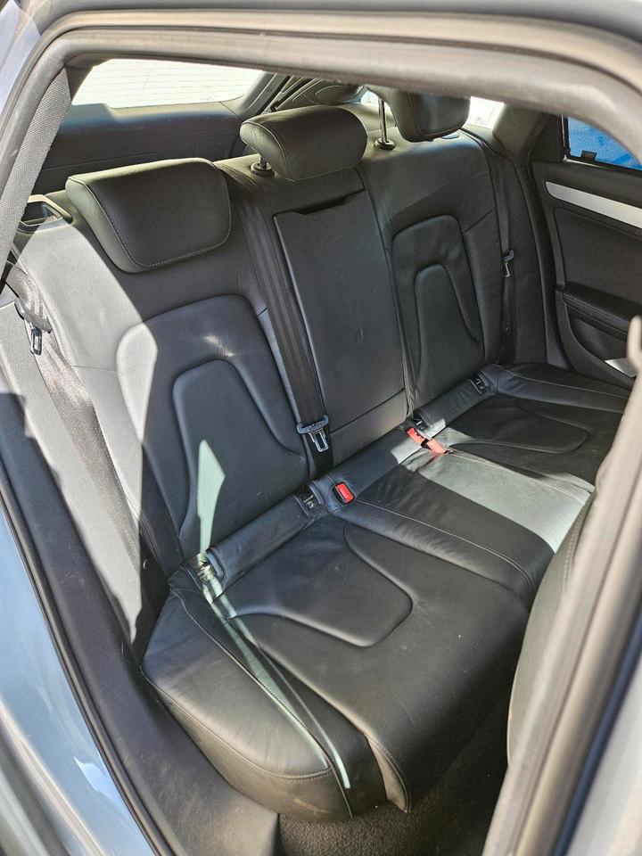 Audi A4 2009 — photo 9