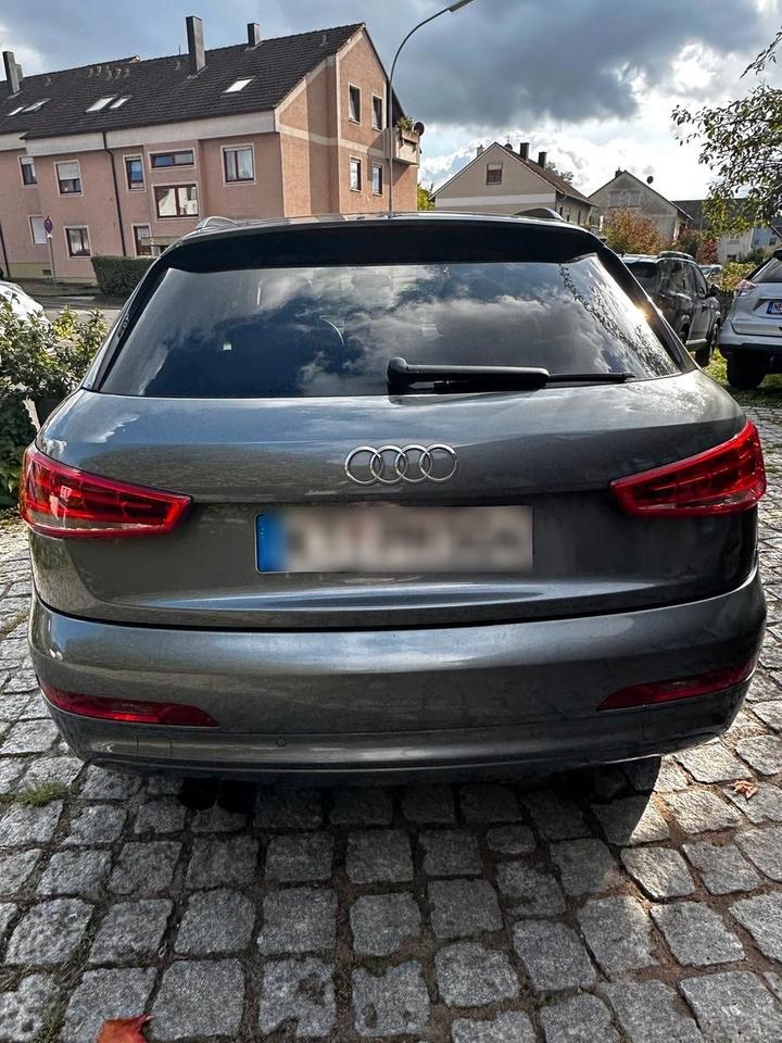 Audi Q3 2011 — rear view