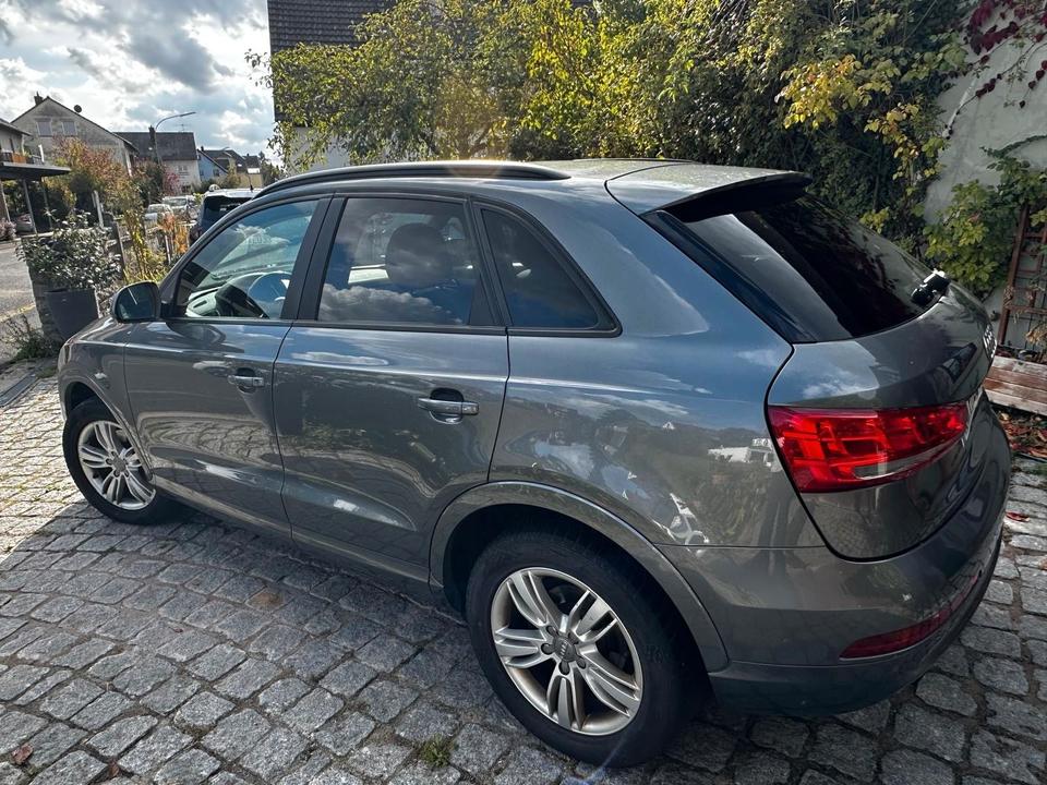 Audi Q3 2011 — interior