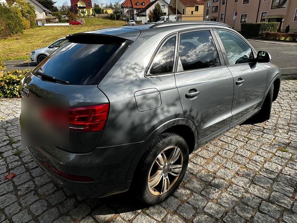 Audi Q3 2011 — engine