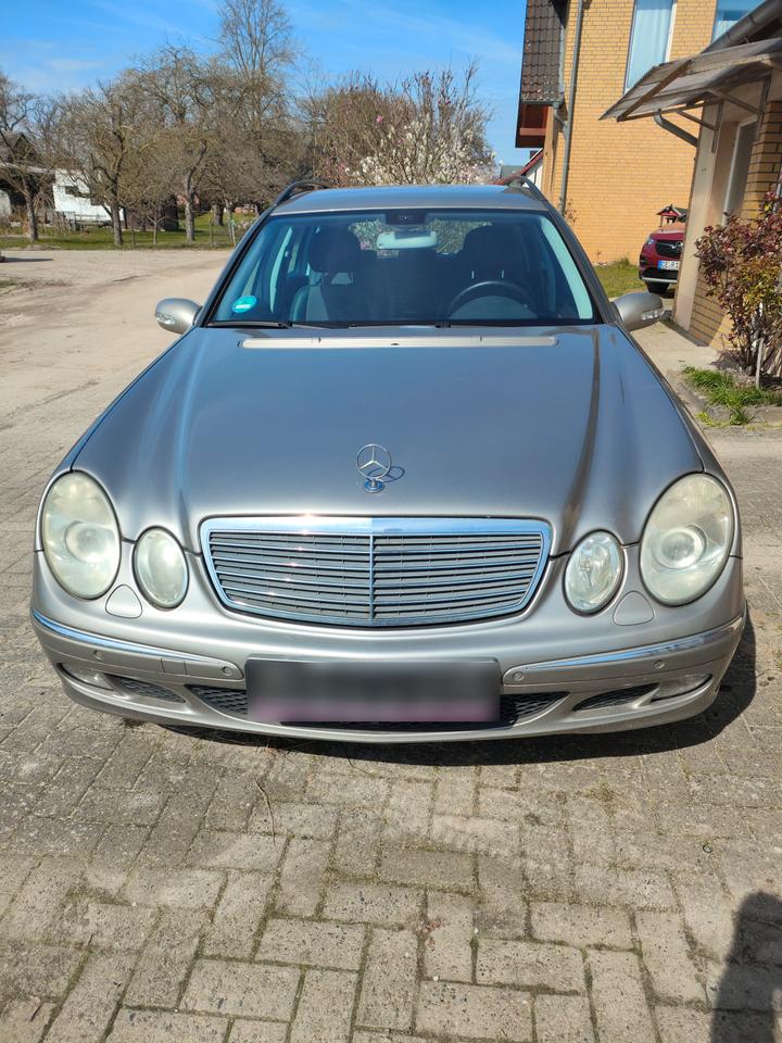 Mercedes Benz E 200 2006 — вигляд ззаду